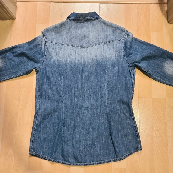 Mavi Women's Shirt Blue Denim Chambray Snap Button Down Faded Medium Wash - Picture 10 of 12